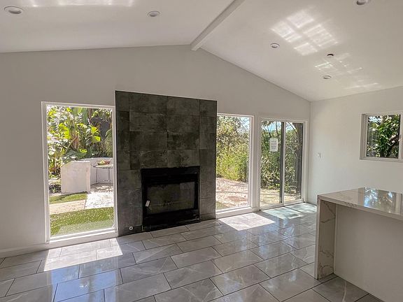 3rd image of 1224 Calle Tulipan