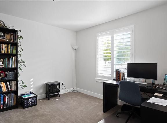 4th image of 5593 N Aberdeen Ln W