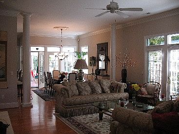 2nd image of 4900 Shaftesbury Pl