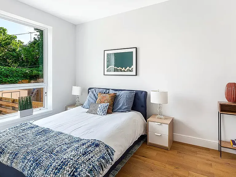 982 Willoughby Ave #3B — Photo 4