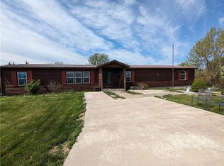 2687 Kingfisher Rd, Hiawatha, KS 66434