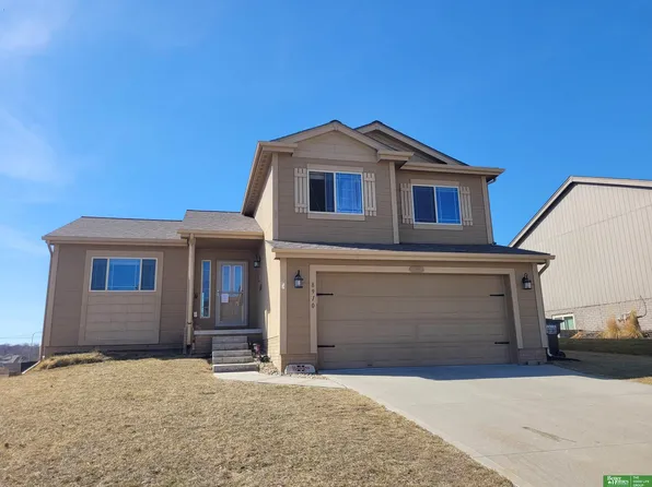 8910 S 68th St, Papillion, NE 68133