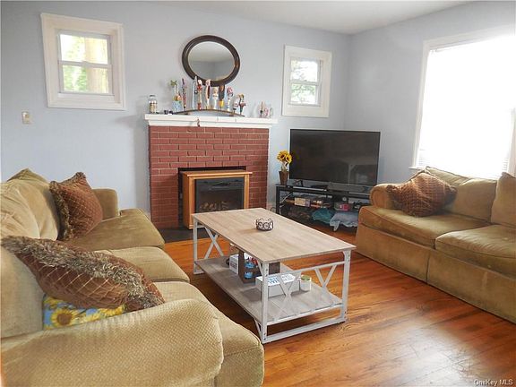 3rd image of 38 Upland Ave