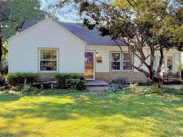 2915 W 48th St, Westwood, KS 66205