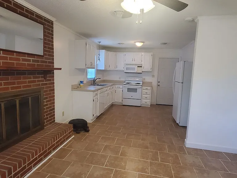 501 Alton St — Photo 3