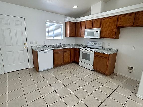 5th image of 1767 Magnolia Dr