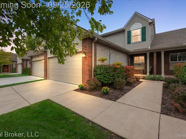 121 Newberry Ln, Howell, MI 48843