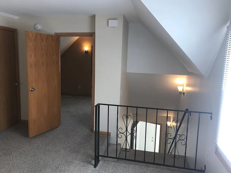 409 Fairview Ave N — Photo 6