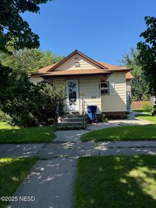 323 5th Ave SW, Watertown, SD, 57201