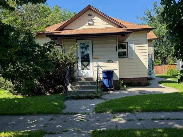 323 5th Ave SW, Watertown, SD 57201