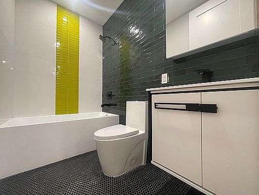 1st image of 621 E 6th St APT 2