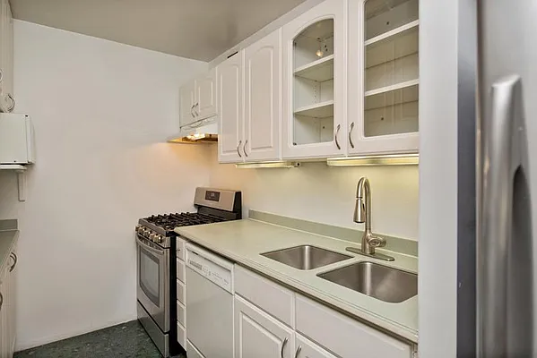 Rented by Keller Williams NYC | media 14