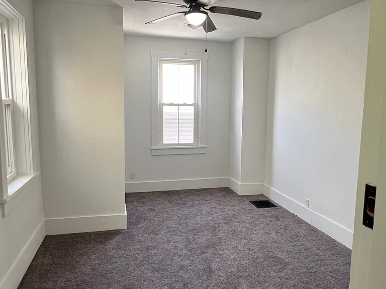 220 N Front St — Photo 4