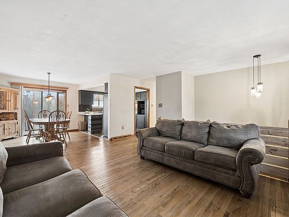 4th image of 214 Quinn Rd