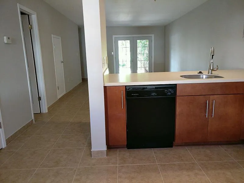 640 Sandalwood Dr — Photo 2