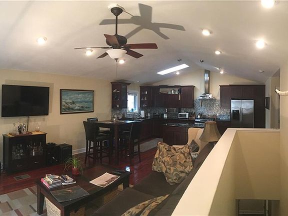 3rd image of 305 W Live Oak St #B