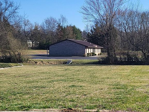 4th image of 2201 Pinewood Dr