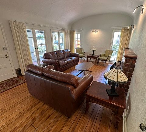 5th image of 1562 N Mar Vista Ave