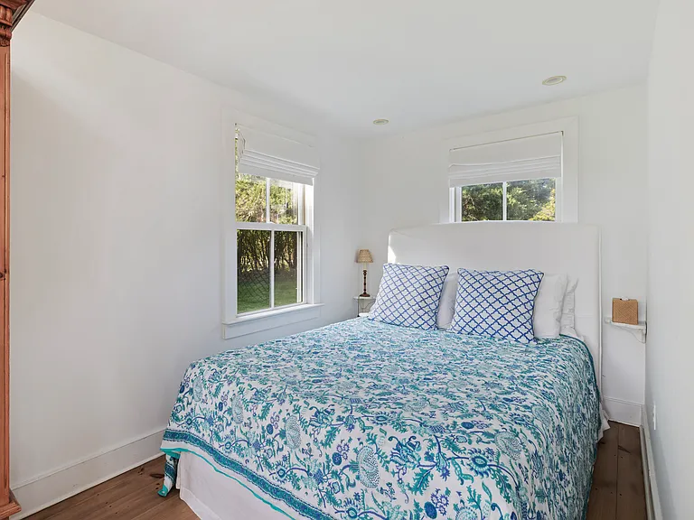 565 Hedges Ln — Photo 14