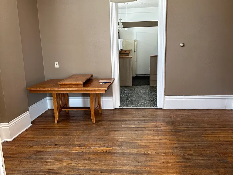 59 1/2 E Jefferson St — Photo 11