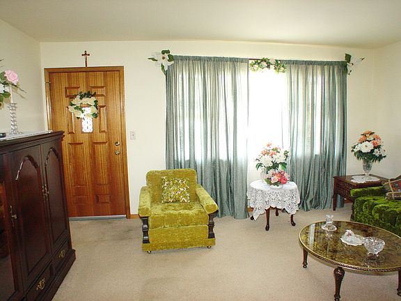 4th image of 54 Valerie Dr