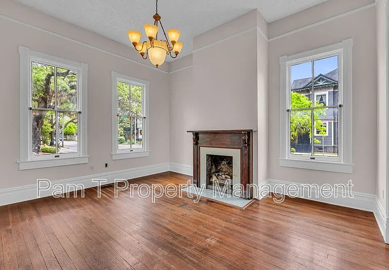 201 W 37th St #MAIN HOUSE — Photo 8