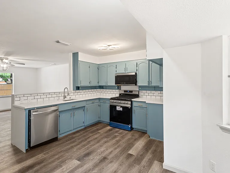 3812 David Ln — Photo 11