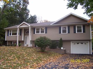 26 Rustic Rd, Mahopac, NY 10541