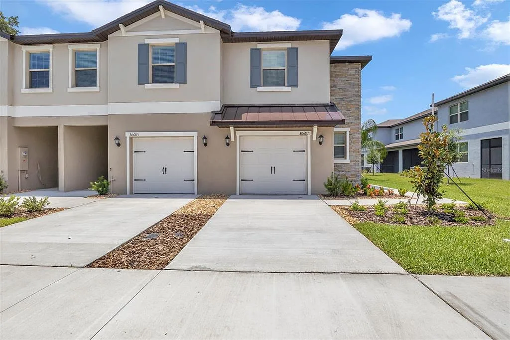 3 bed, 2.5 bath, 1787 sqft, $1,995 — Photo 1