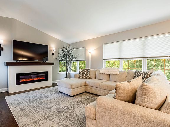 3rd image of 2322 Chasewood Dr