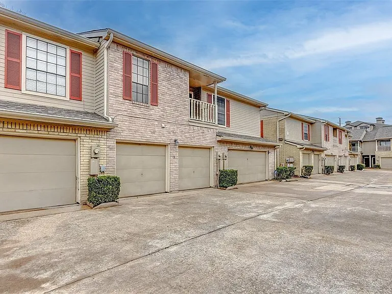 7350 Kirby Dr #5 — Photo 15