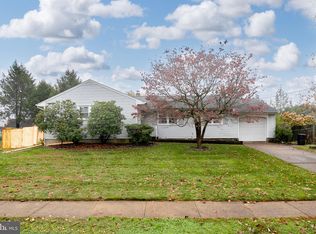 41 Wolf Dr, Hamilton, NJ 08610