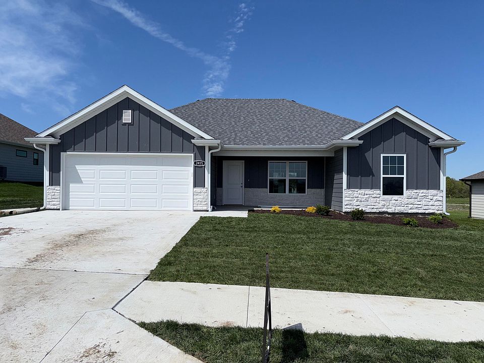 1st image of 2415 N Traveller Dr