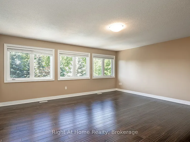 2096 Bingley Cres — Photo 15