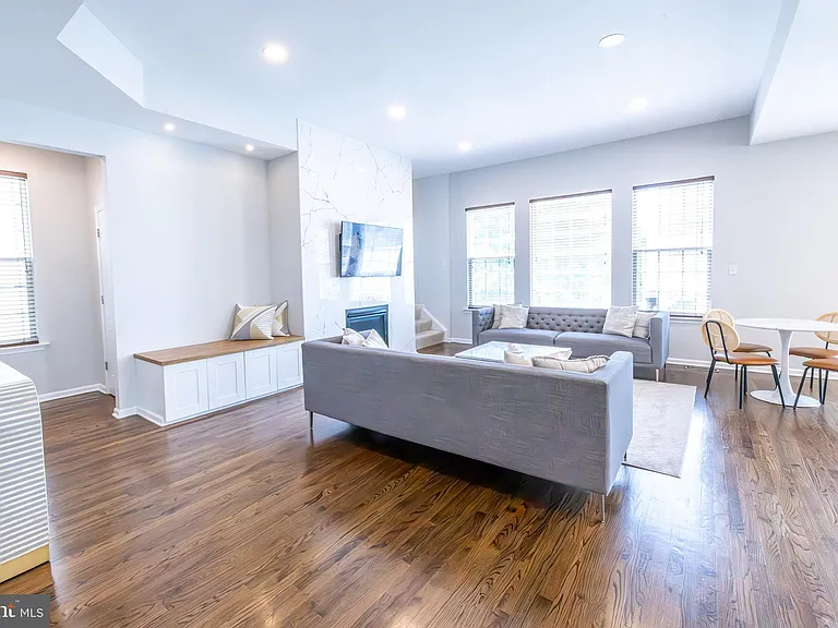 8727 Raleigh Mews — Photo 7