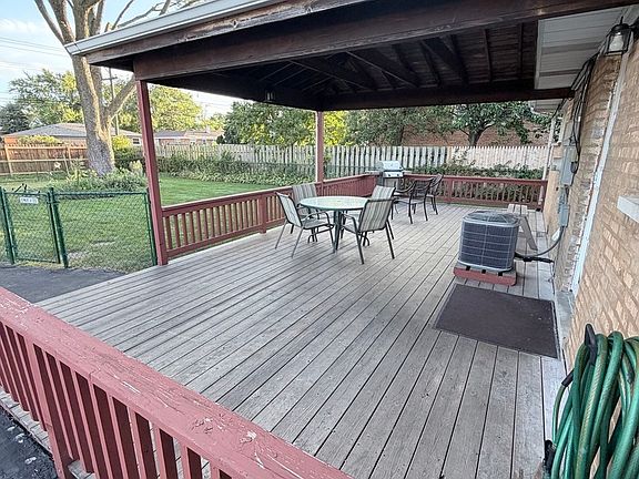 3rd image of 6635 W 87th St