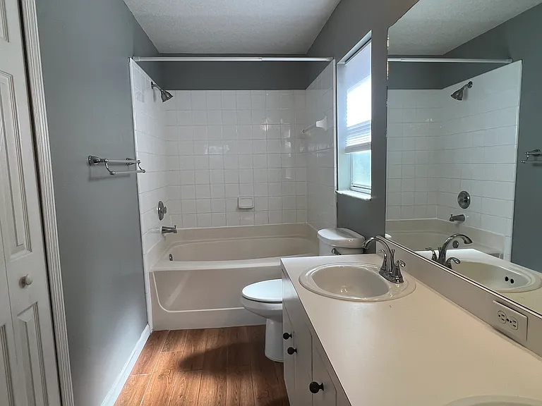 760 N Lake Ave — Photo 12