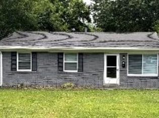 9816 Titan Dr, Louisville, KY 40229