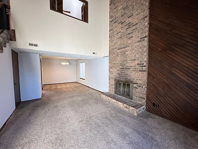 3 bed, 1.5 bath, 1302 sqft, $1,350 — Photo 2