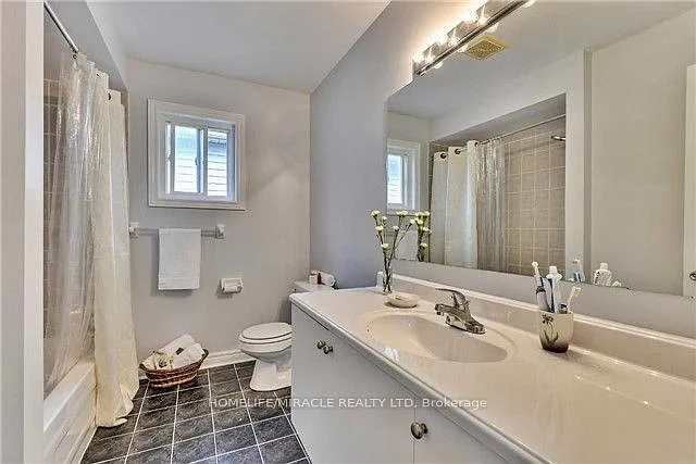 34 Ridgemore Cres — Photo 7