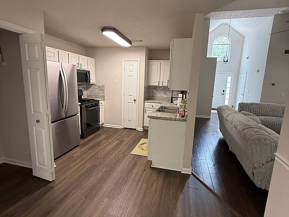 3rd image of 208 Coldsprings Ct