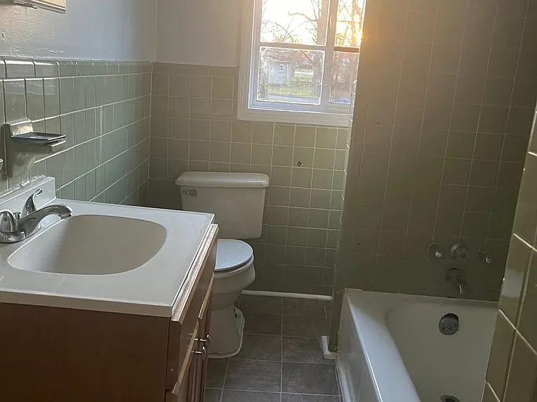 1043 Jackson Blvd — Photo 14
