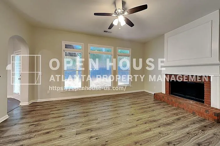 4 bed, 2.5 bath, 2667 sqft, $2,640 — Photo 3