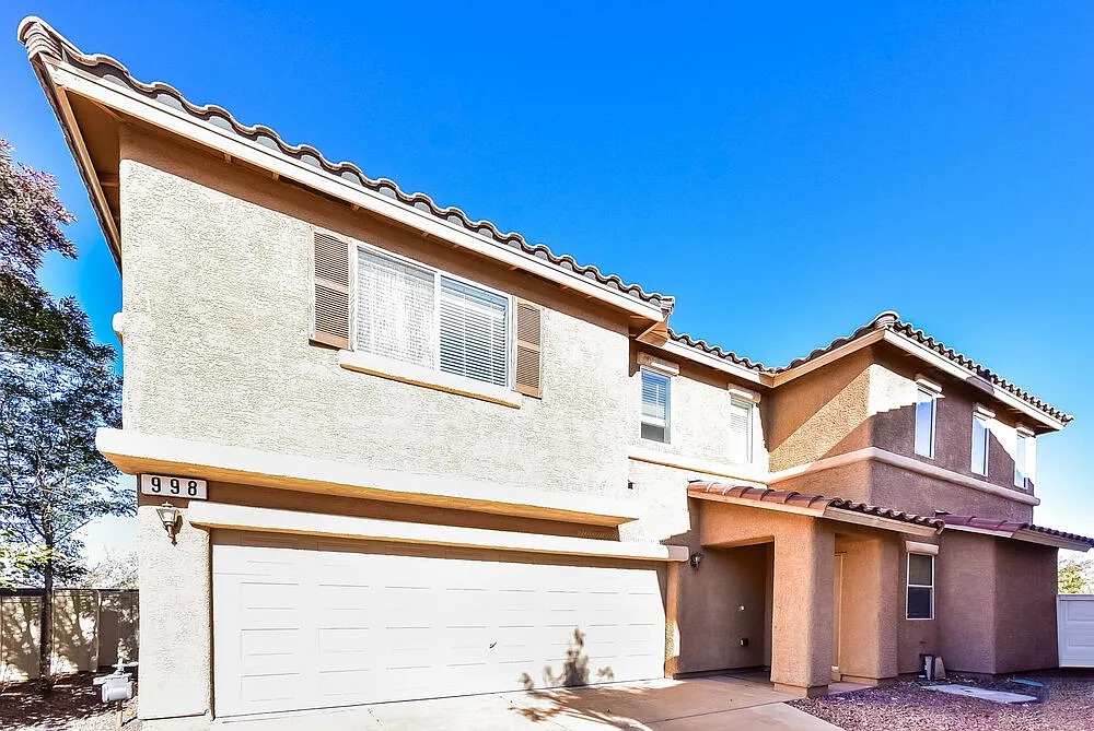 3 bed, 3.0 bath, 1419 sqft, $2,110 — Photo 1