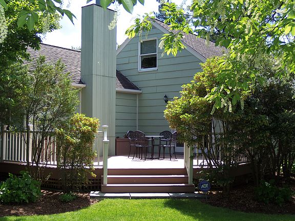 3rd image of 2984 Meadowcrest Dr