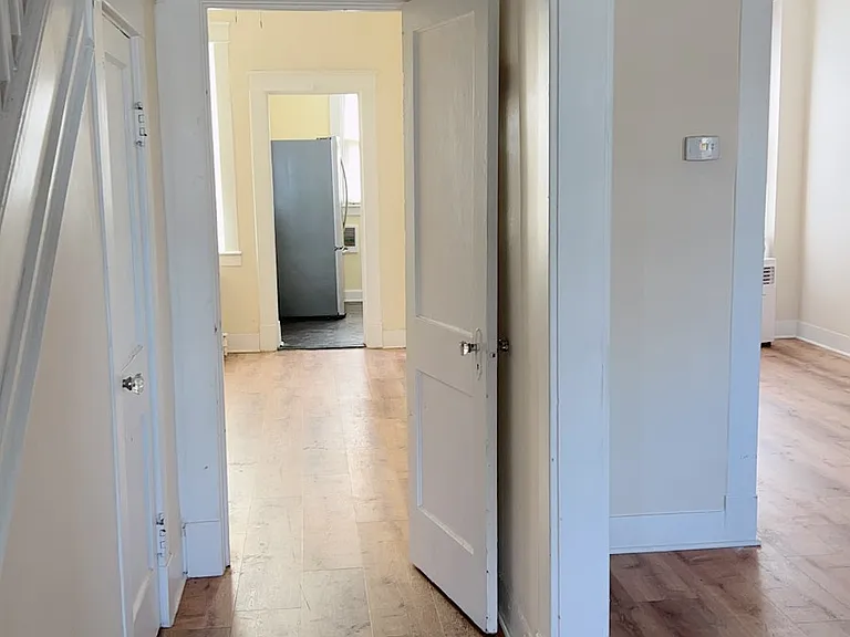 2307 Windsor Ave — Photo 4