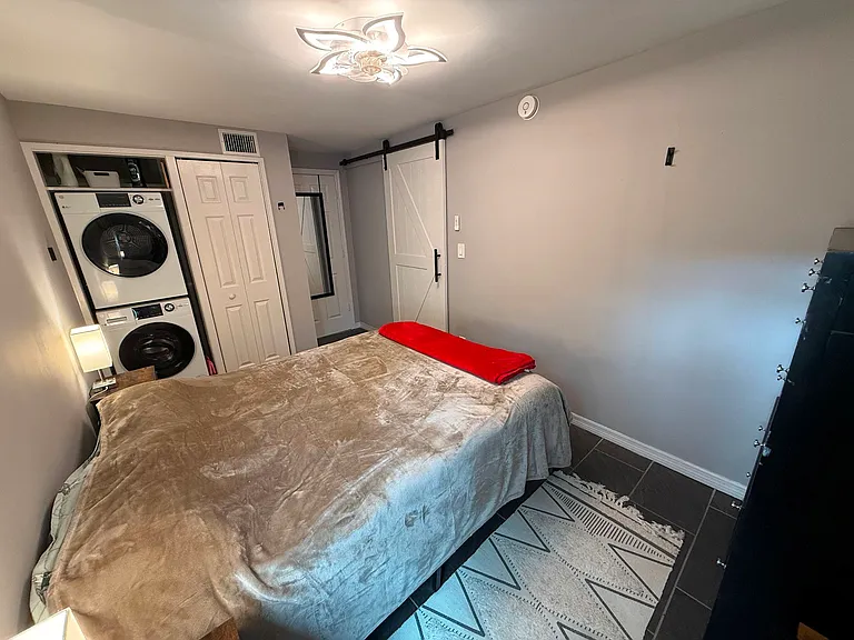 803 E James St #2-1 — Photo 28