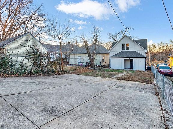 4th image of 221 S Bethany St