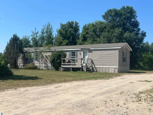 6451 Arts Rd NW, Rapid City, MI 49676