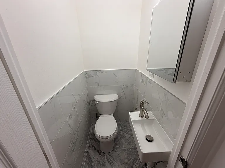 1539 Hollywood Ave #3 — Photo 10